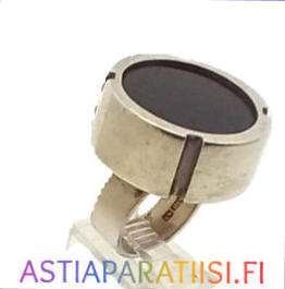 FINNISH DESIGN ,Kaunis Koru oy Sormus ,Design:Helge Narsakka(Vuodelta 1963, hopeaa  Pitoisuus 916,spektroliitti kivell�,l�hes uudenveroinen 160 mm,hinta 265� (sis. alv) (Tuote nro Item 116DK)
