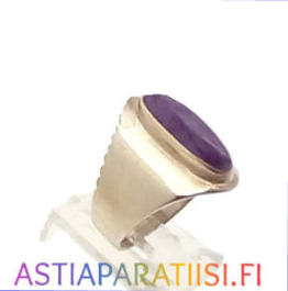 FINNISH DESIGN ,Vintage upea violetti v�rikivi sormus,Design:Erik Graniti,Vuodelta 1961, hopeaa Pitoisuus 813,Kunto: hyv�,172 mm,hinta 120,� (sis. alv) (Tuote nro Item 128DK)