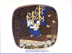 ARABIA, Vuosilautanen 1993,Design:Raija Uosikkinen,halkaisija .n. 20,5 cm X20,5 cm, 1kpl. 159/kpl,( Tuote nro 120AM )